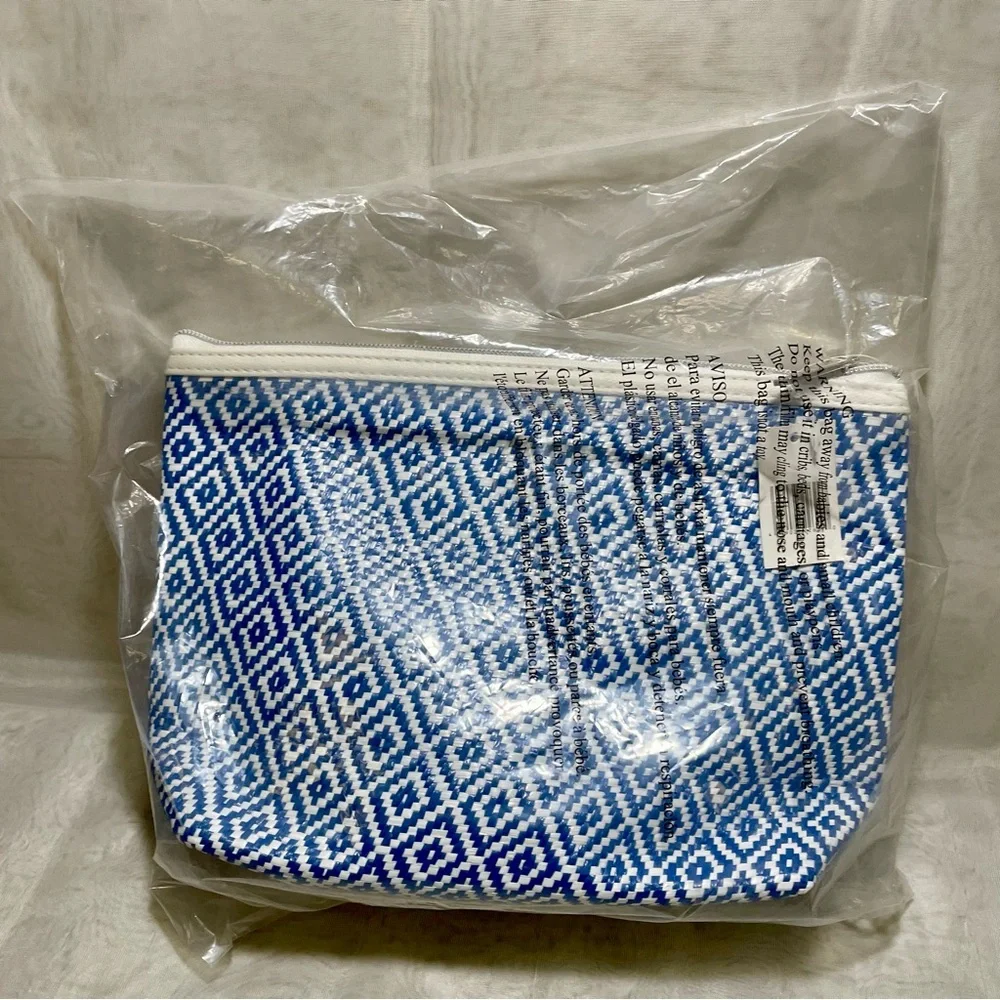 Nordstrom Blue and White Diamond Pattern Wovem Cosmetic Case, NIB
